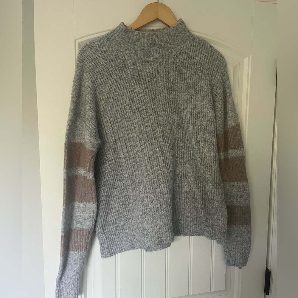 Hem & Thread Mock Neck Grey Cozy Sweater Medium